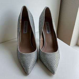 Steve Madden Daisie-R Silver Heels Size 6.5 (never worn)
